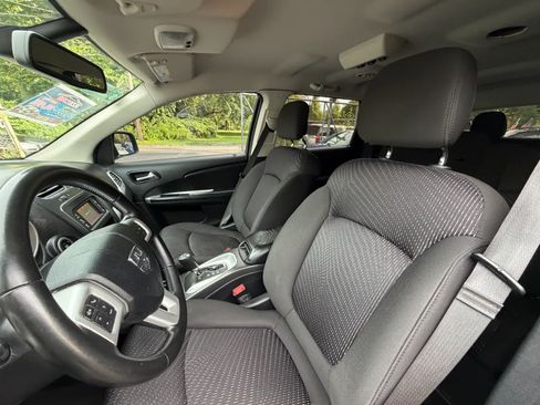 Used 2019 Dodge Journey SE w/ Connectivity Group FWD image 19