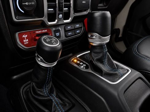 Used 2022 Jeep Wrangler Unlimited Rubicon 4xe w/ Cold Weather Group AWD/4WD image 29