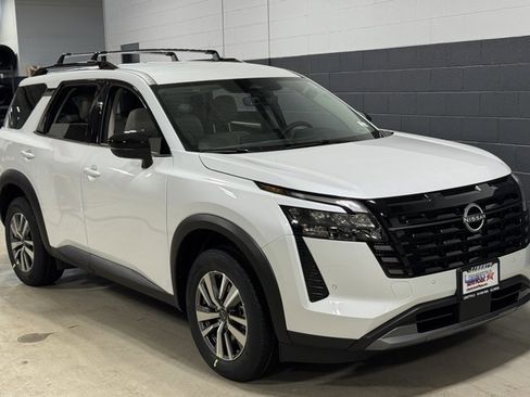New 2026 Nissan Pathfinder SL image 5