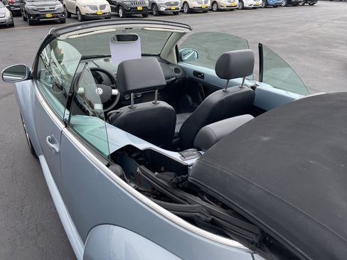 Used 2009 Volkswagen Beetle S image 10