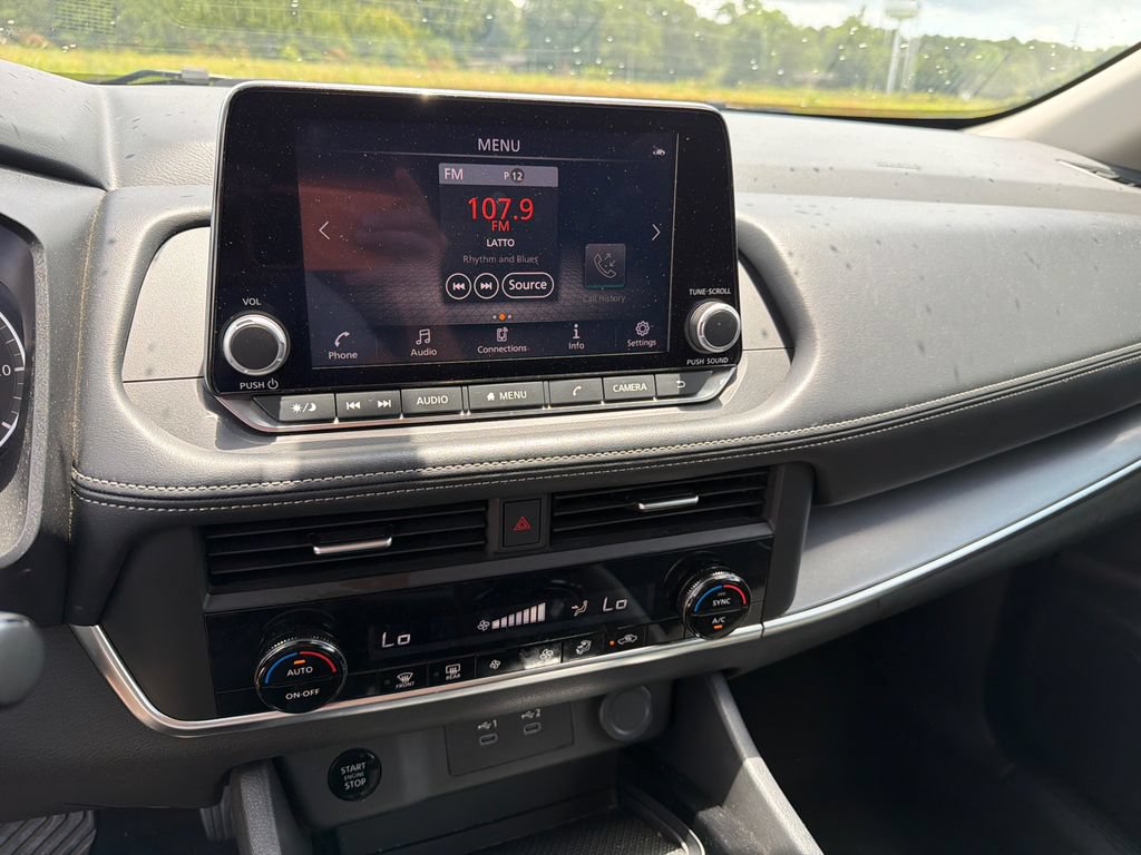 Used 2025 Nissan Rogue SV FWD image 28