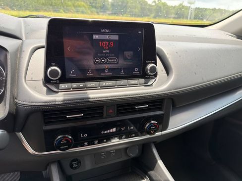 Used 2025 Nissan Rogue SV FWD image 28
