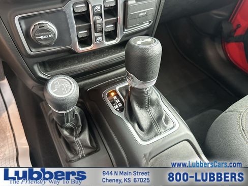 Used 2025 Jeep Wrangler Unlimited Sahara AWD/4WD image 18