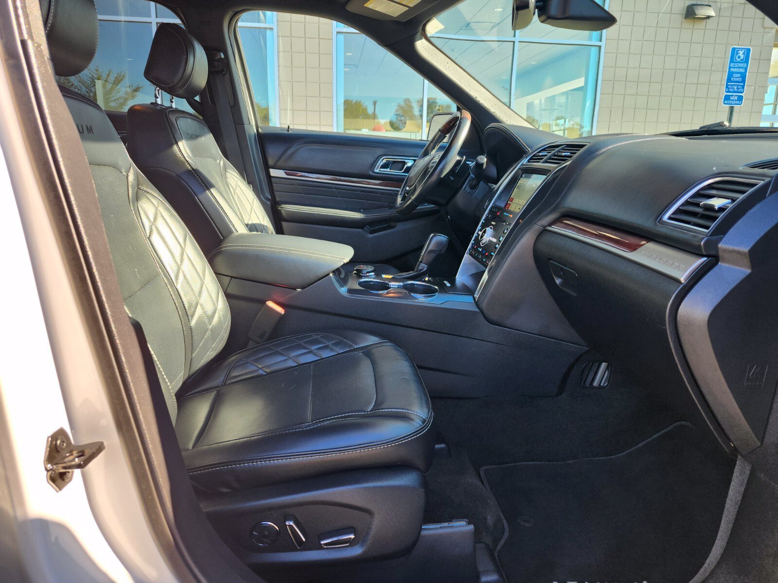 Used 2017 Ford Explorer Platinum AWD/4WD image 9