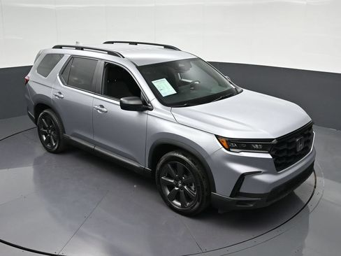 Used 2025 Honda Pilot Sport image 21