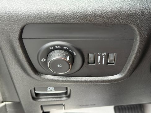 Used 2023 Jeep Grand Cherokee L Limited AWD/4WD image 36