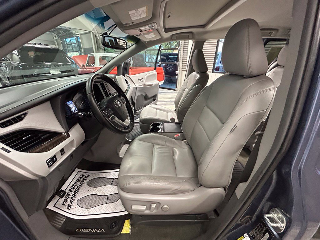 Used 2015 Toyota Sienna XLE FWD image 55