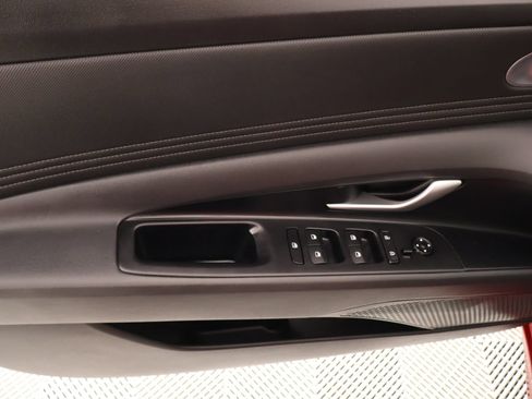Certified 2025 Hyundai Elantra Limited FWD image 17