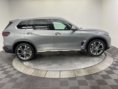 New 2026 BMW X5 xDrive50e image 17