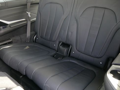 Used 2022 BMW X7 M50i AWD/4WD image 13