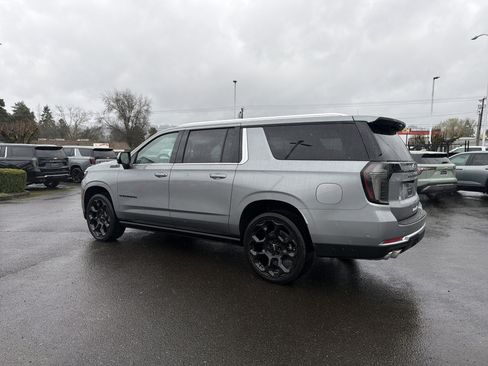 New 2026 Chevrolet Suburban High Country image 3