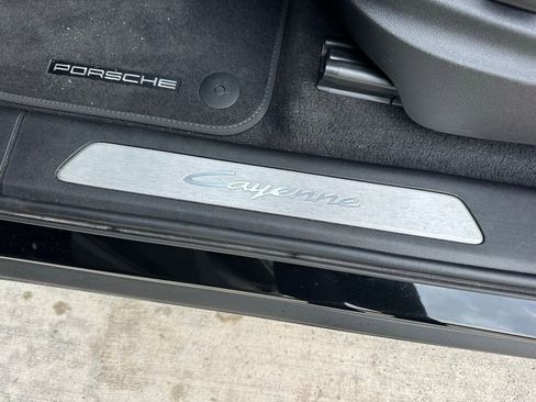 Used 2024 Porsche Cayenne Coupe image 21