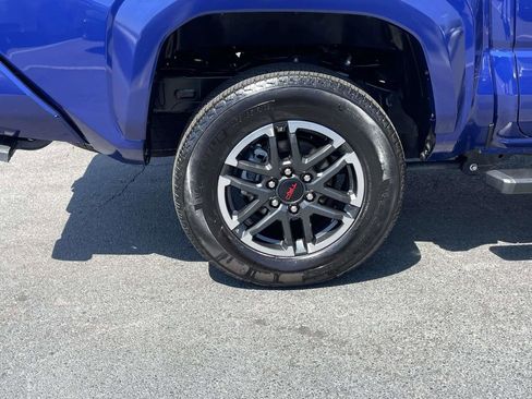 Used 2025 Toyota Tacoma TRD Sport AWD/4WD image 9