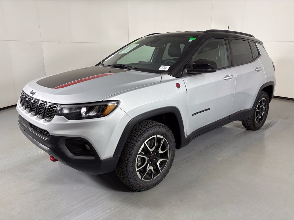Used 2025 Jeep Compass Trailhawk AWD/4WD image 4