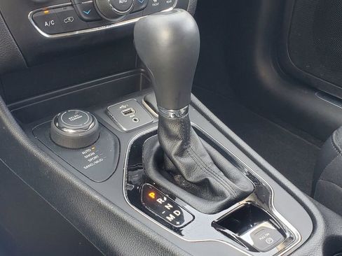Used 2020 Jeep Cherokee Limited AWD/4WD image 22
