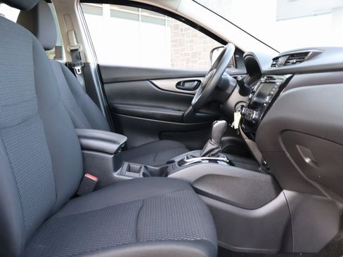 Used 2022 Nissan Rogue Sport S image 10