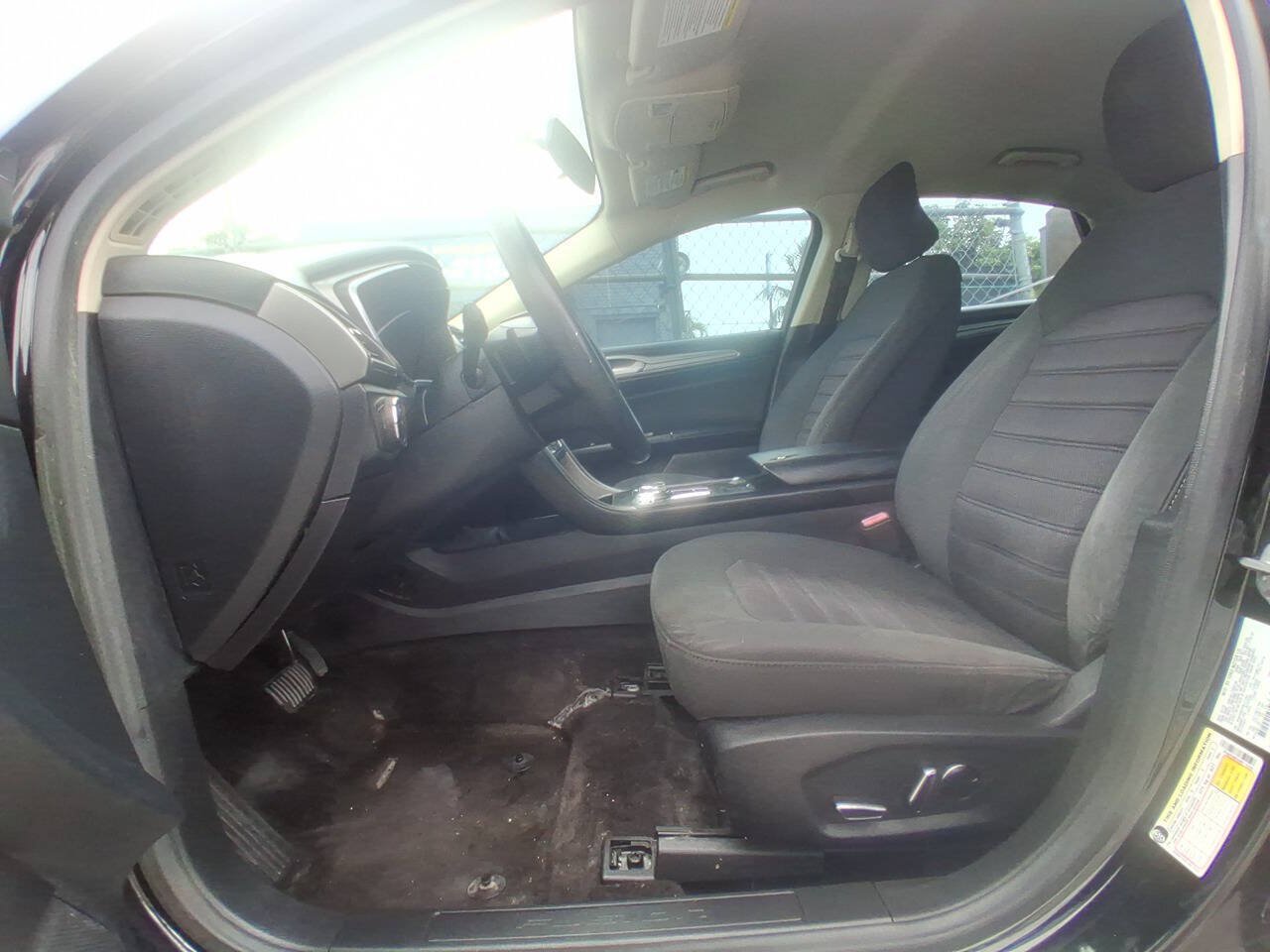 Used 2017 Ford Fusion SE w/ Fusion SE Technology Package FWD image 16
