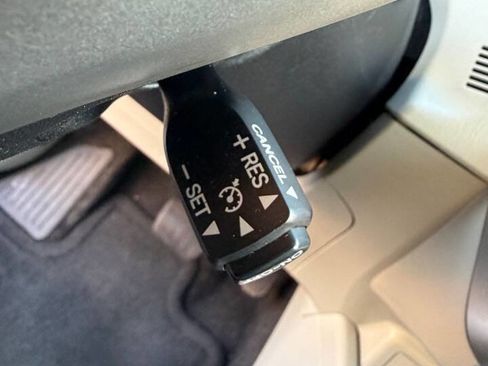 Used 2012 Toyota Prius V Five image 26