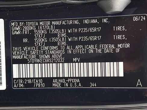 Used 2024 Toyota Sienna XLE FWD image 25