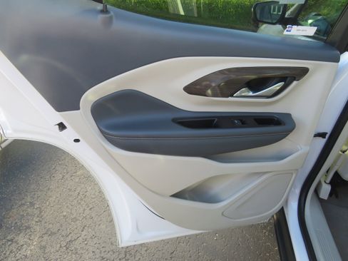 Used 2022 GMC Terrain Denali w/ Denali Premium Package image 11