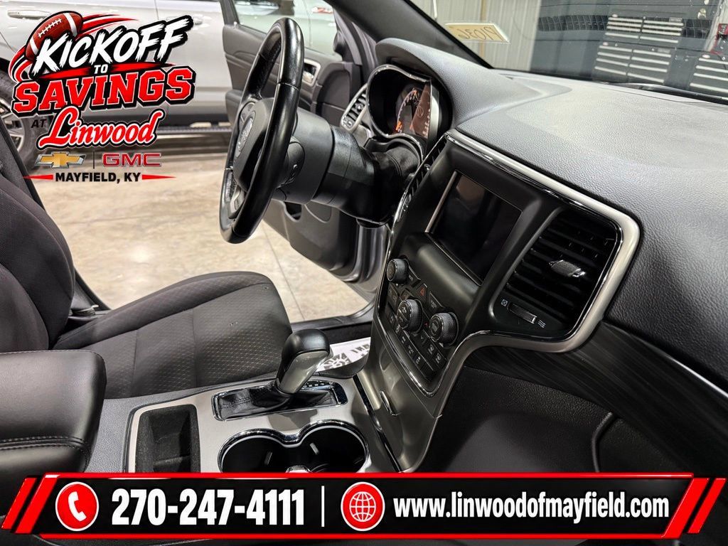 Used 2021 Jeep Grand Cherokee Laredo AWD/4WD image 29