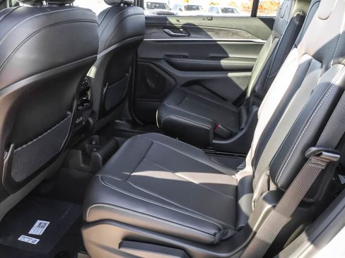 New 2025 Jeep Grand Cherokee L Limited w/ Black Appearance Package image 15