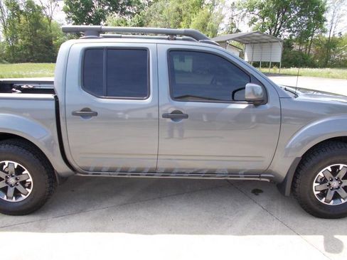Used 2020 Nissan Frontier PRO-4X w/ Pro-4x Utility Package image 12