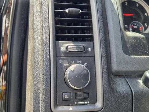 Used 2014 RAM 2500 Tradesman w/ Chrome Appearance Group AWD/4WD image 24