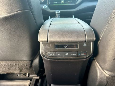 Used 2021 Toyota Highlander XLE image 22