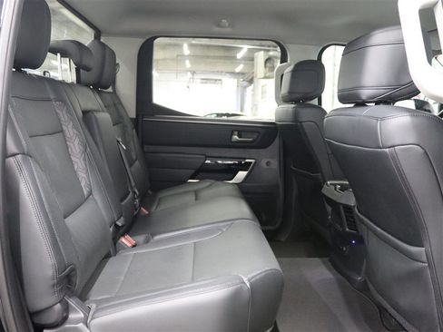 Used 2023 Toyota Tundra Limited AWD/4WD image 19