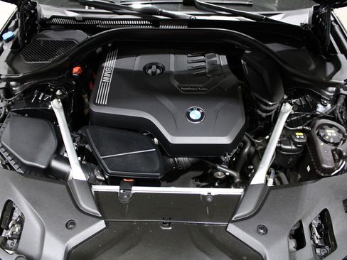 Used 2021 BMW 530i w/ Premium Package RWD image 40