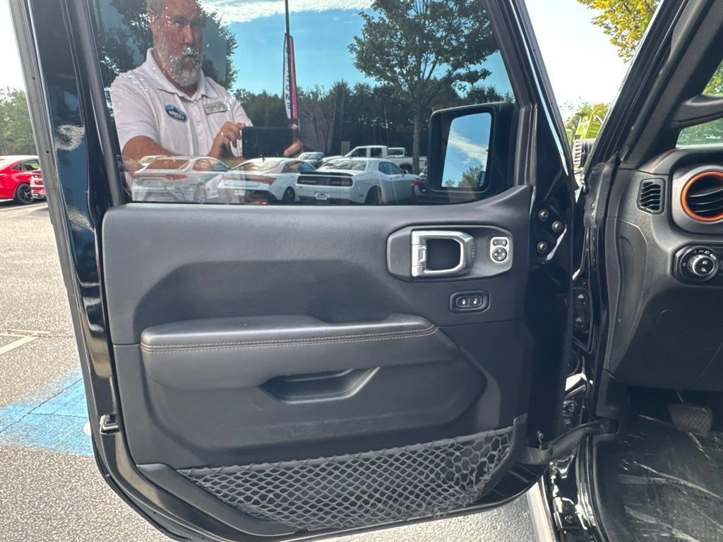 Used 2021 Jeep Gladiator Mojave AWD/4WD image 11