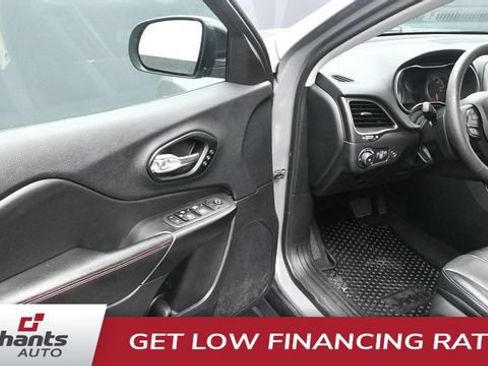Used 2022 Jeep Cherokee Trailhawk w/ Premium Leather Package AWD/4WD image 17