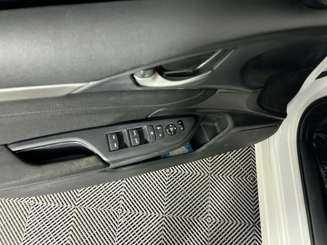 Used 2020 Honda Civic EX image 10