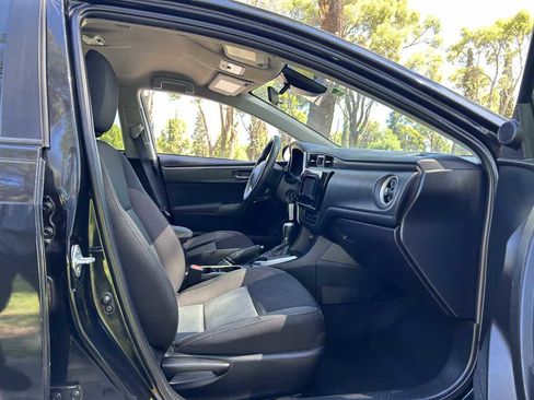 Used 2018 Toyota Corolla LE image 29