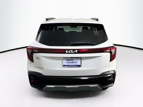 Used 2024 Kia Seltos EX AWD/4WD image 6