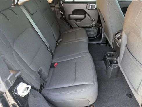 Used 2022 Jeep Wrangler Unlimited Sport image 19