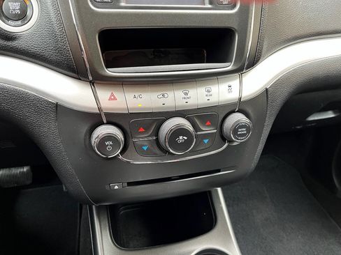 Used 2013 Dodge Journey SXT w/ Flexible Seating Group image 25