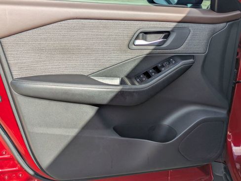 Used 2023 Nissan Rogue SV image 11