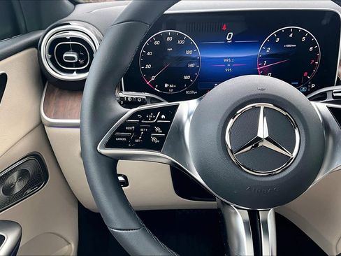 Used 2026 Mercedes-Benz GLC 300 4MATIC image 24
