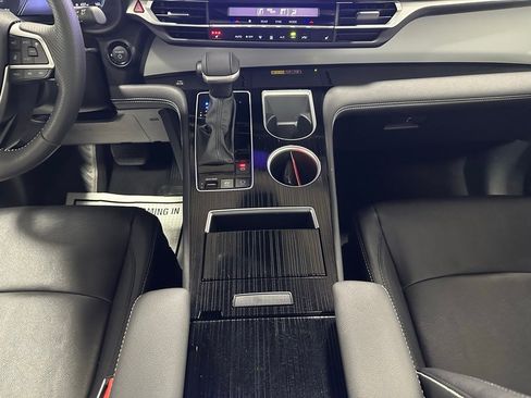 Used 2025 Toyota Sienna XSE image 41