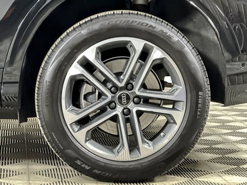 Used 2025 Audi Q5 Premium w/ Convenience Package image 25