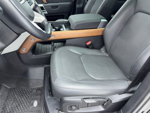 Used 2023 Land Rover Defender 110 S image 34