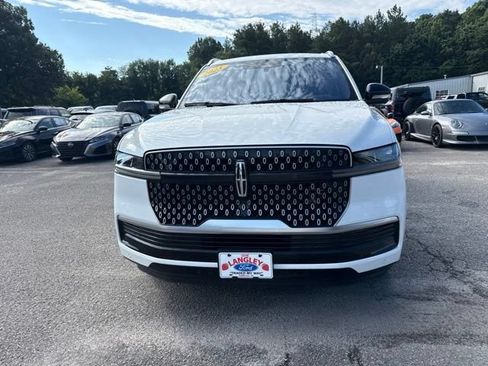 Used 2025 Lincoln Navigator Reserve AWD/4WD image 10