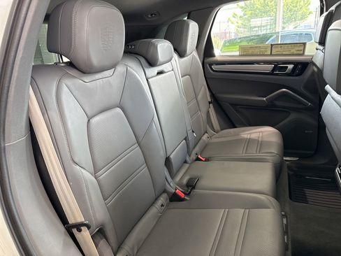 Used 2023 Porsche Cayenne Platinum Edition AWD/4WD image 43