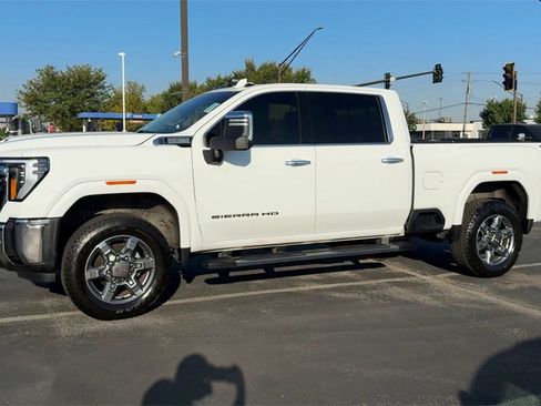 Used 2025 GMC Sierra 2500 SLT w/ SLT Premium Package image 4