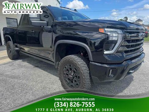 Used 2024 Chevrolet Silverado 2500 High Country w/ Midnight Edition AWD/4WD image 4