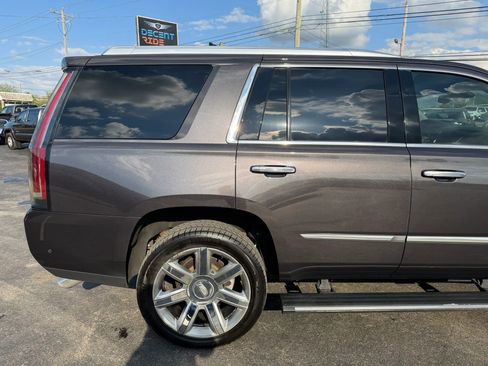Used 2017 Cadillac Escalade Premium Luxury AWD/4WD image 55