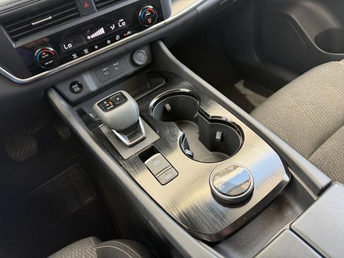 Used 2025 Nissan Rogue SV AWD/4WD image 42