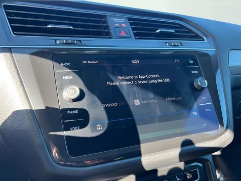 Used 2019 Volkswagen Tiguan SE image 34